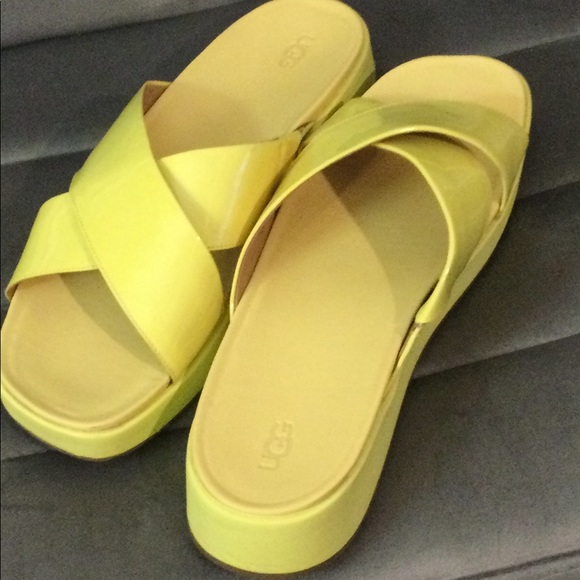 UGG Emily Platform Slide Sandal - Picture 2 of 6